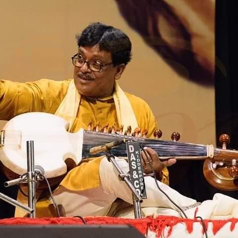 https://sarodia.com/wp-content/uploads/2014/10/Debashish-Bhattacharya-in-Concert-2-270x221.jpg